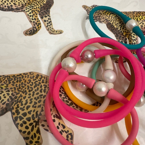Rubber Bracelets with Real Pearls - Picture 2 of 3